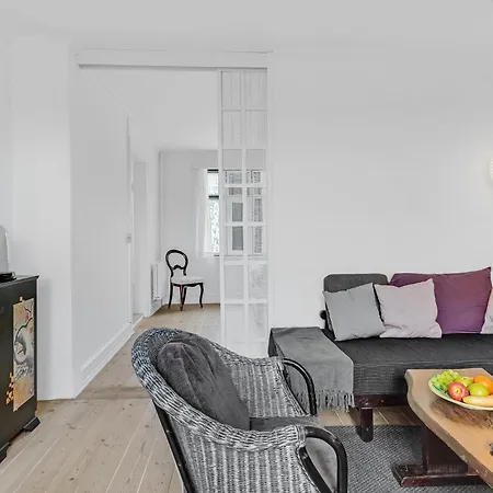 1 Bedroom Cozy In